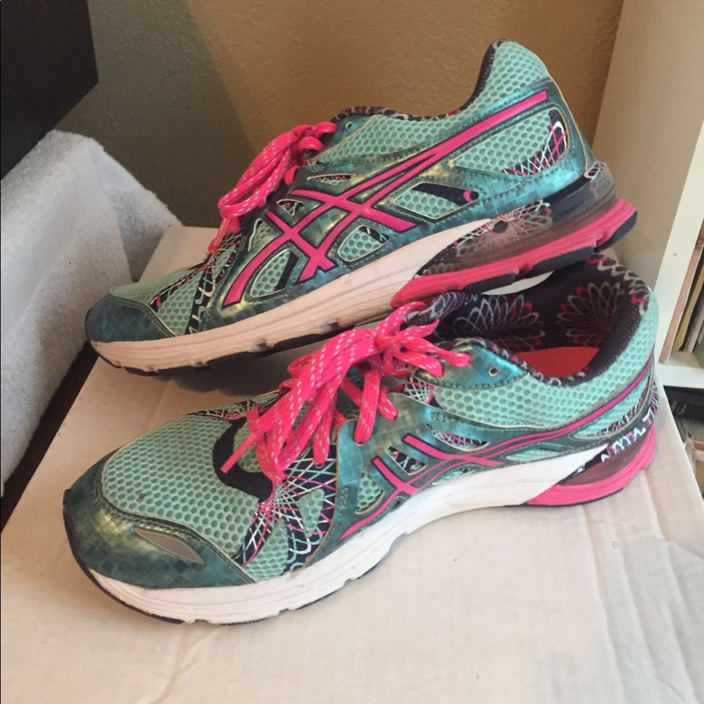 Asics 9½ - Picture 3 of 8